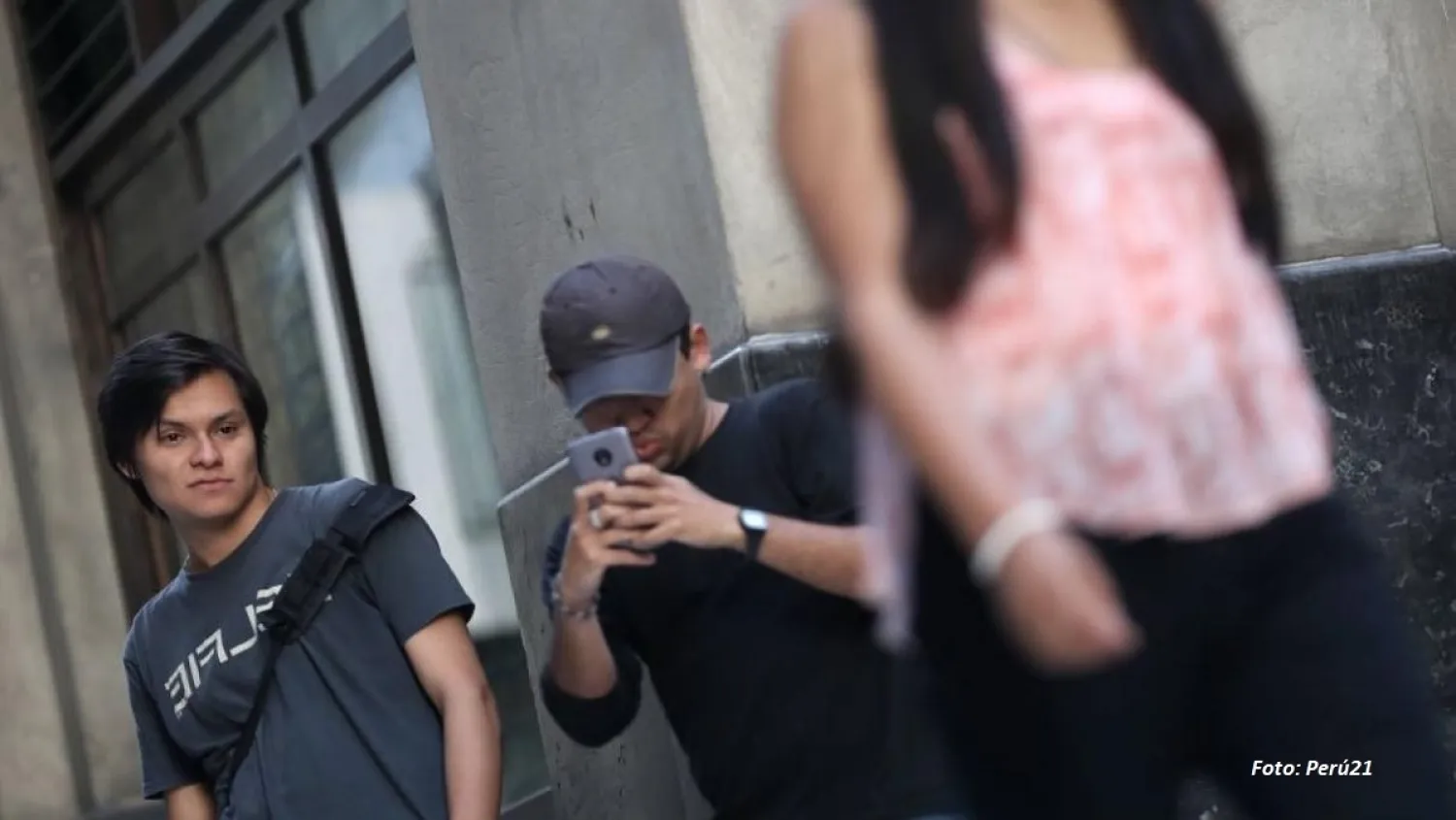PJC: Dos sujetos acosaron a joven y exigieron "cobrar el favor" por arreglar su moto