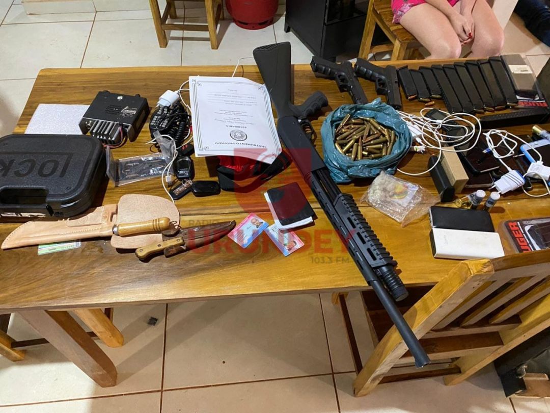 Detenidos e incautación de armas tras allanamiento en barrio María Victoria
