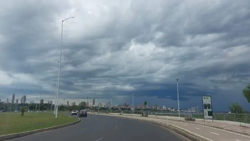 Meteorología prevé un martes caluroso y con lluvias dispersas