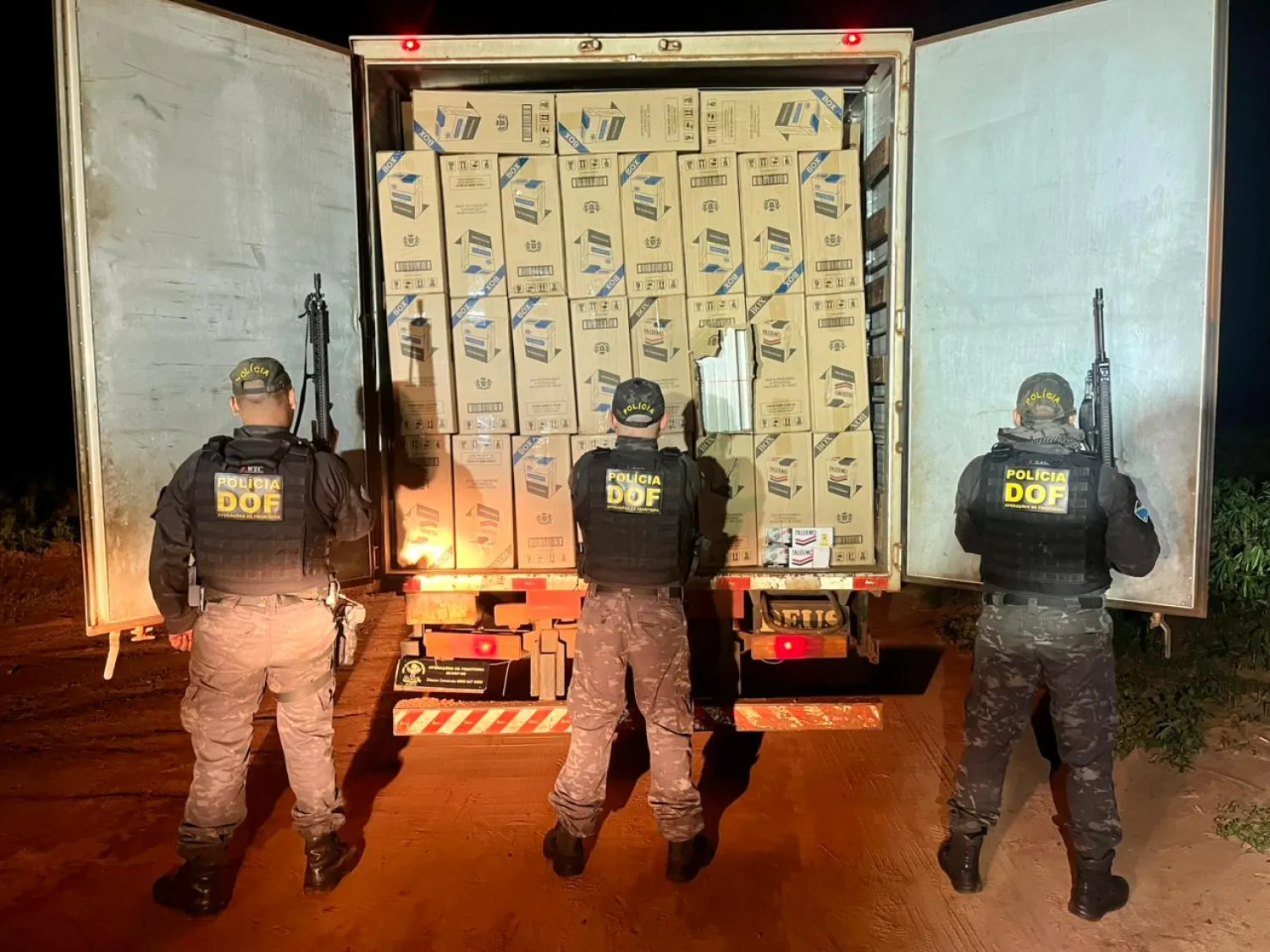 Camión hurtado con 15 mil paquetes de cigarrillos de contrabando incautado en Mundo Novo