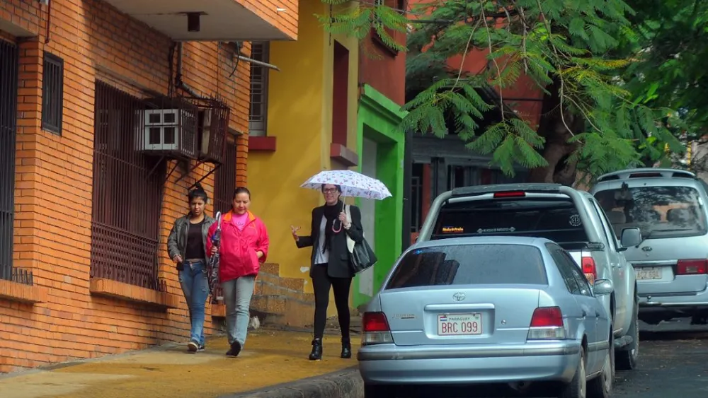 Miércoles con progresivo descenso de temperatura y lluvias en todo el país