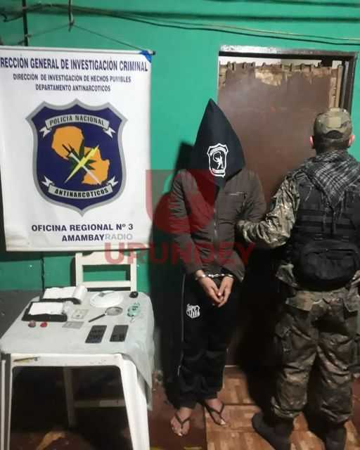 Los agentes Antinarcóticos incautaron 2 kilos y 160 gramos de supuesta cocaína