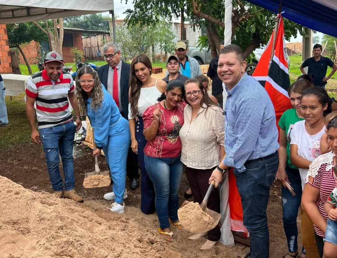 Palada inicial para la construcción de 40 viviendas en el asentamiento San Gabriel de PJC