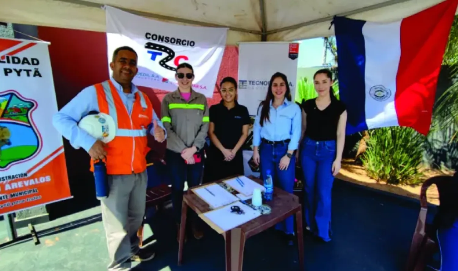 Feria de empleo en Zanja Pytã para construir la Ruta PY17 atrajo a cientos de postulantes