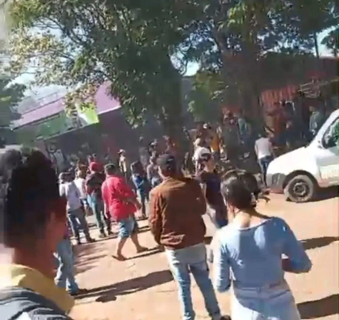 Balacera en Capitán Bado deja dos muertos y vehículos incinerados