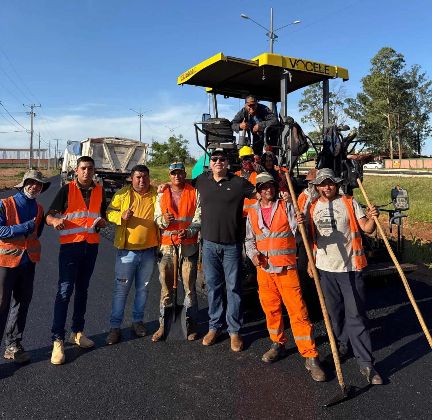 Alianza Gobernación-Itaipú concreta obras de asfaltado en barrios cercanos a la línea internacional de PJC