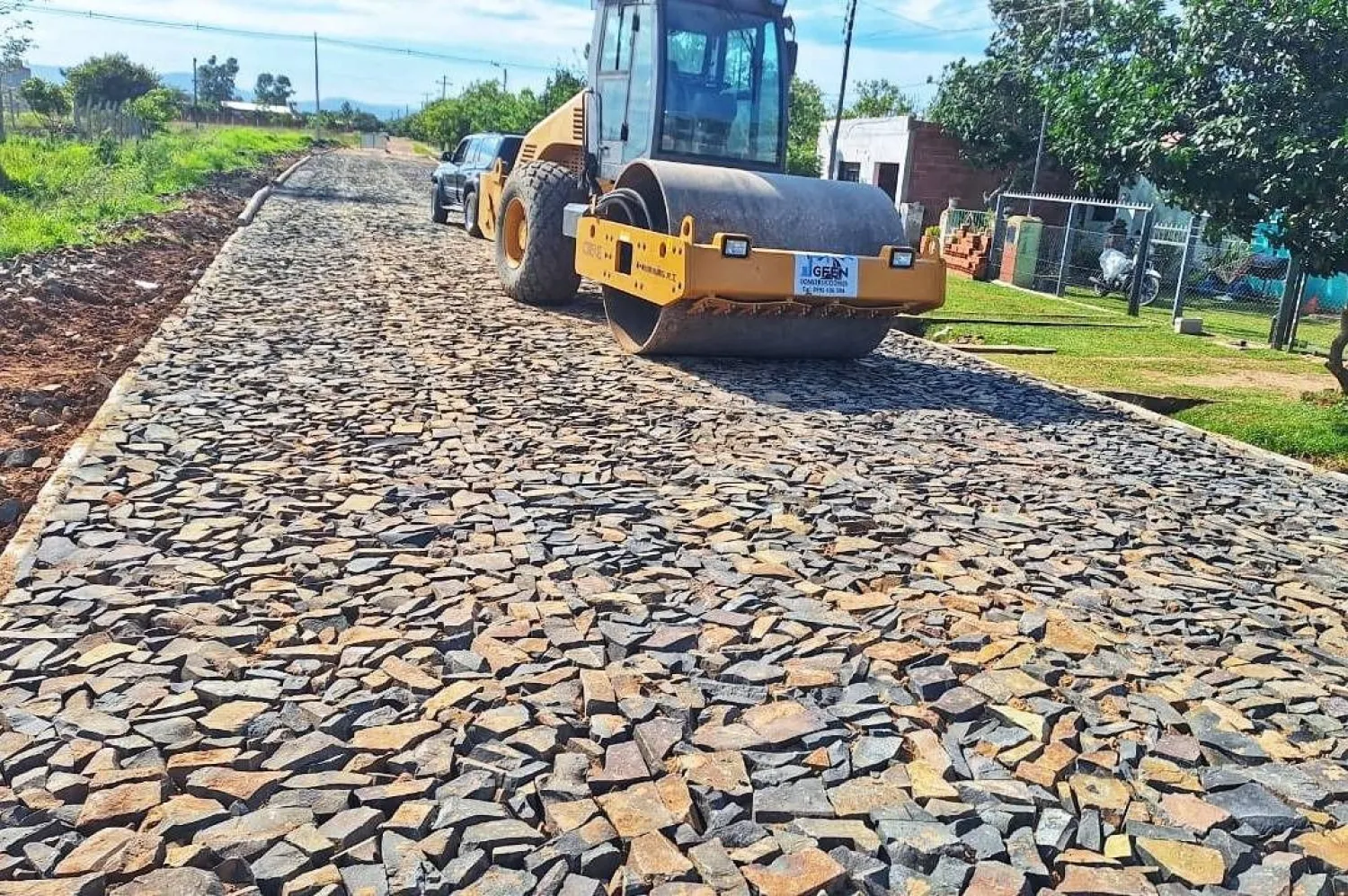 Gobernación de Guairá impulsa obras de empedrado en Félix Pérez Cardozo y Mbocayaty con enfoque local y sostenible