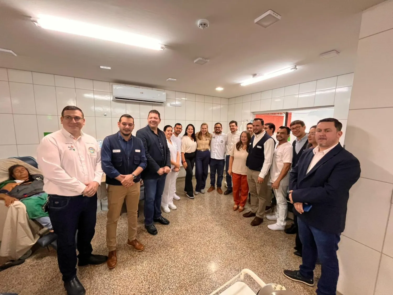 Amambay fortalece su atención de salud con la entrega de equipos de hemodiálisis y ambulancias