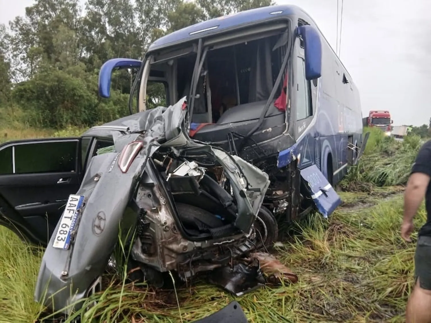 Médico muere en choque contra un bus sobre la ruta PY03 en San Pedro