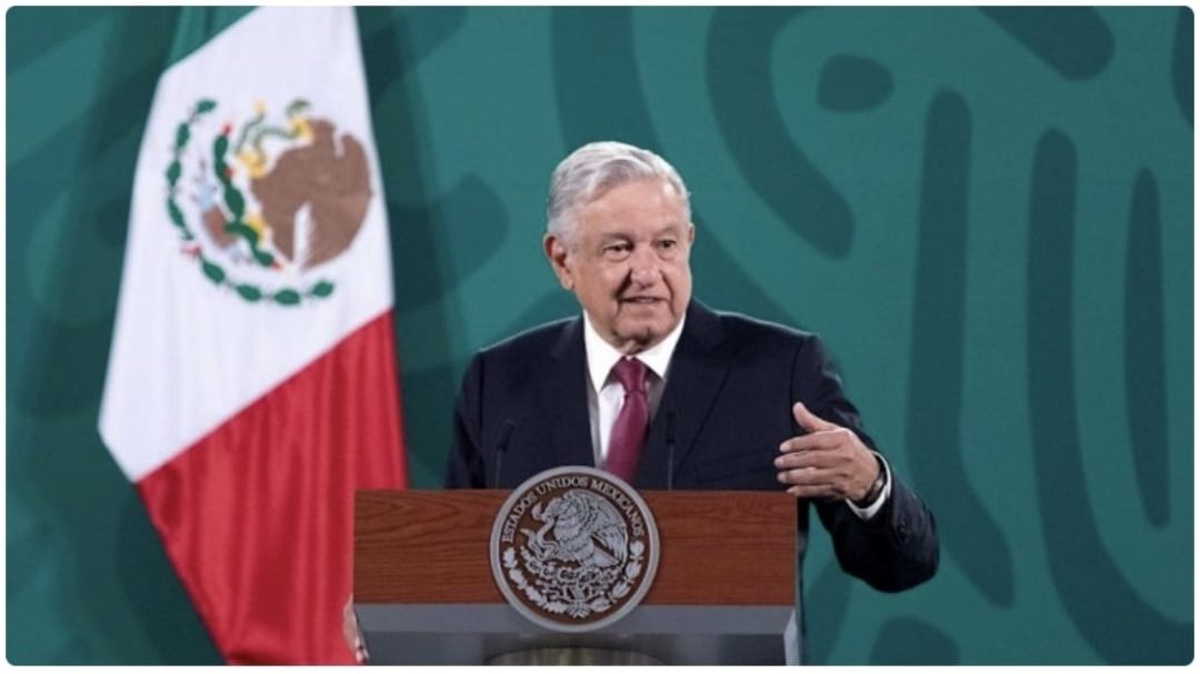 Presidente de México propone reducir número de legisladores en reforma electoral