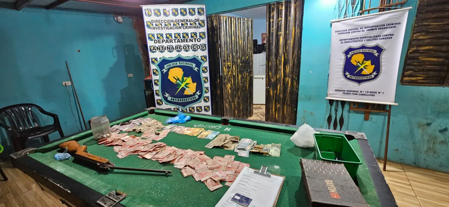 Incautan arma, dinero y cocaína de una vivienda en Pedro Juan Caballero