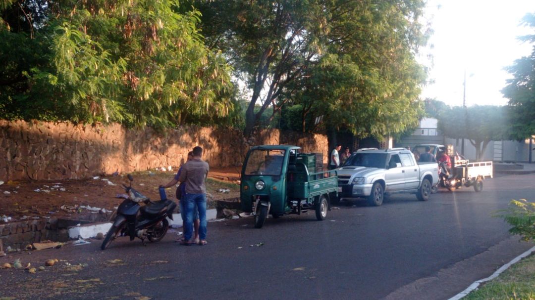 Vendedores de frutas de PJC intentan recuperar espacio tras desalojo