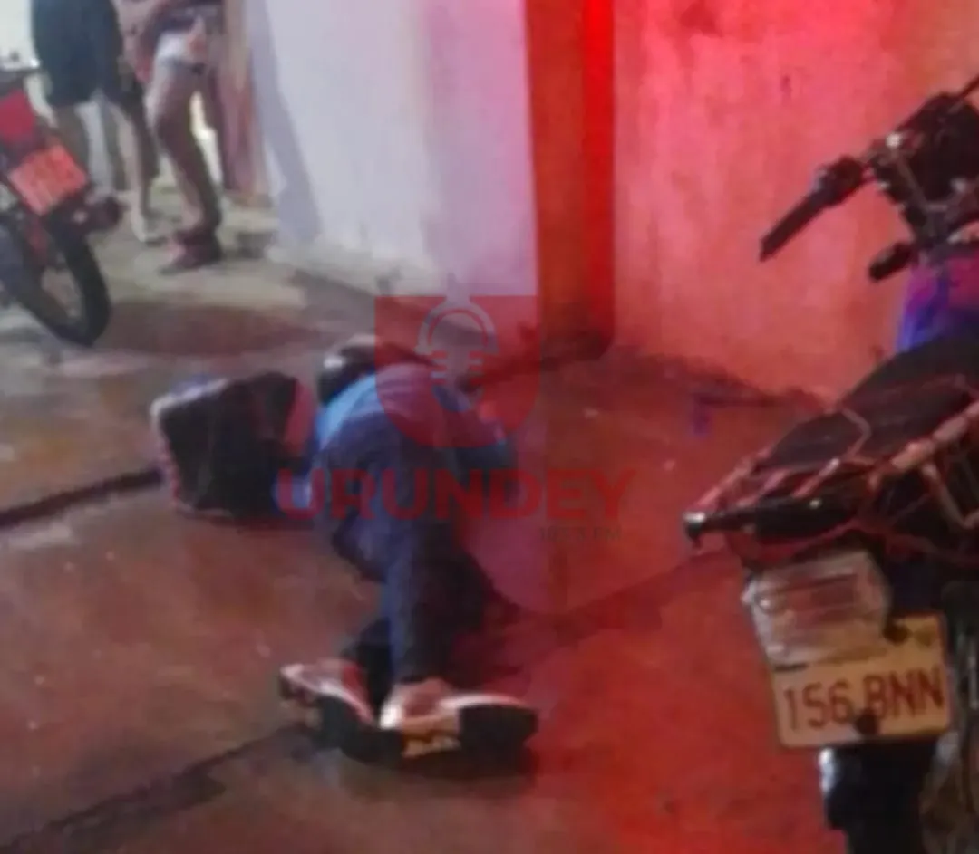 Delivery perdió el control de su motocicleta y chocó contra la pared de una casa en PJC