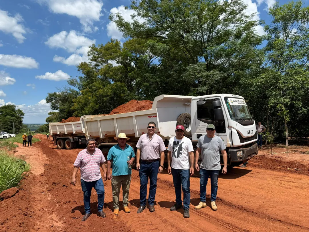 Gobernador verificó arreglo de caminos en Karapaí