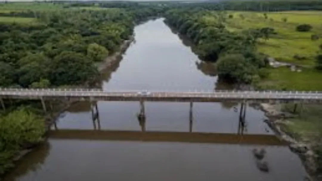Trágico paseo de pesca: Hombres desaparecen tras el vuelco de canoa en el río Aquidabán