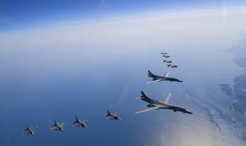 Corea del Norte dispara un misil balístico no identificado al mar de Japón