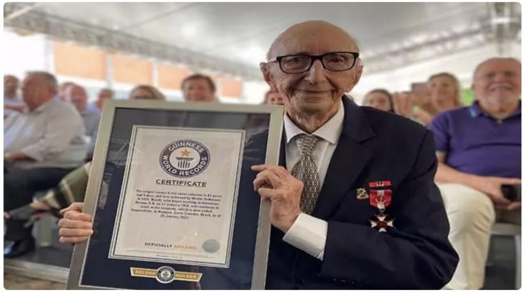 A los 100 años, un brasileño rompe el récord del empleado más antiguo del mundo