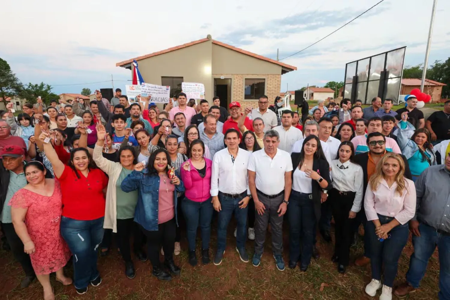 Paraguarí: 75 familias estrenan vivienda propia en menos de un año