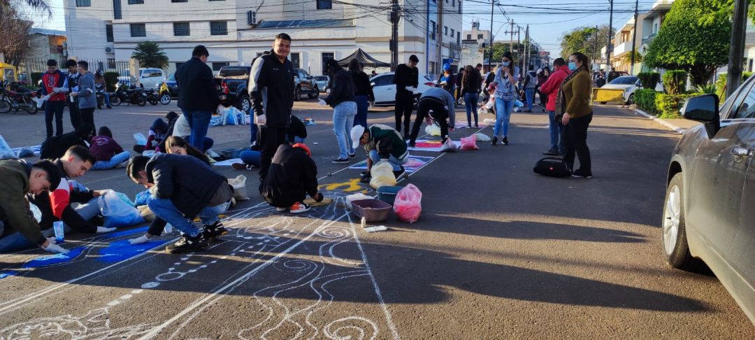 1.300 metros de alfombras adornan PJC por día de la Virgen del Perpetuo Socorro