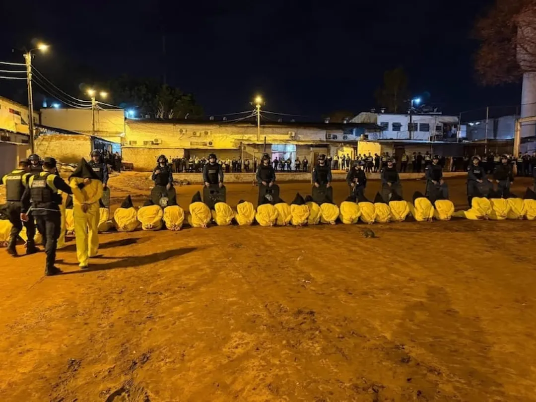 Trasladan más de 500 reclusos de la Penitenciaría de Ciudad del Este a nuevo penal en Minga Guazú