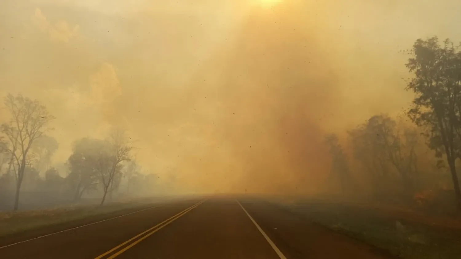 Bomberos piden declarar emergencia por incendio en el Parque Nacional Cerro Corá