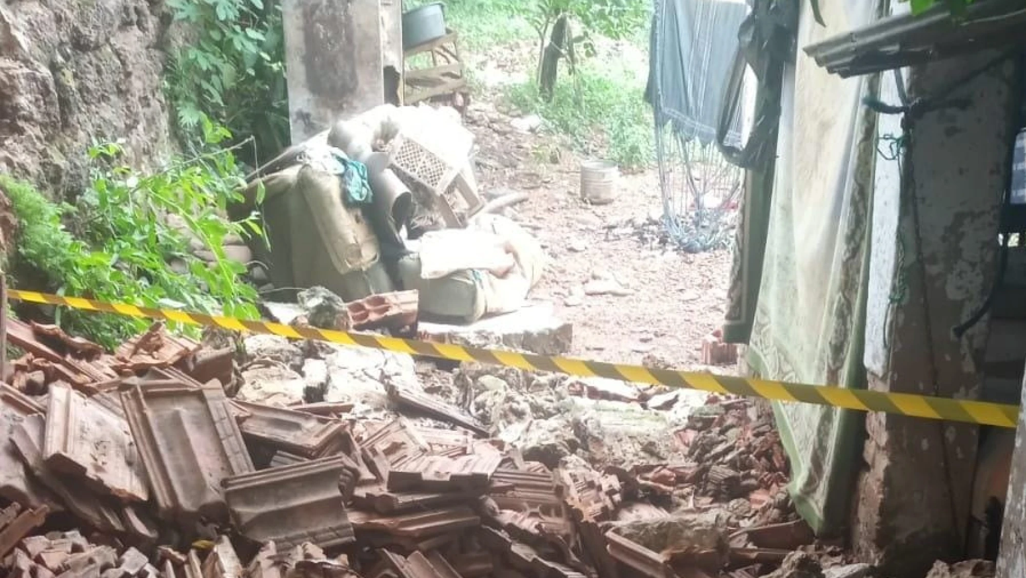 Amambay: Una niña muere al caerle encima una muralla en Bella Vista Norte
