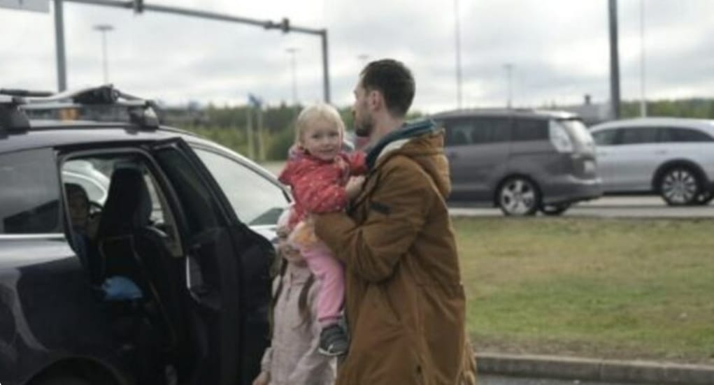 Rusos huyen a Finlandia temiendo una frontera cerrada para siempre
