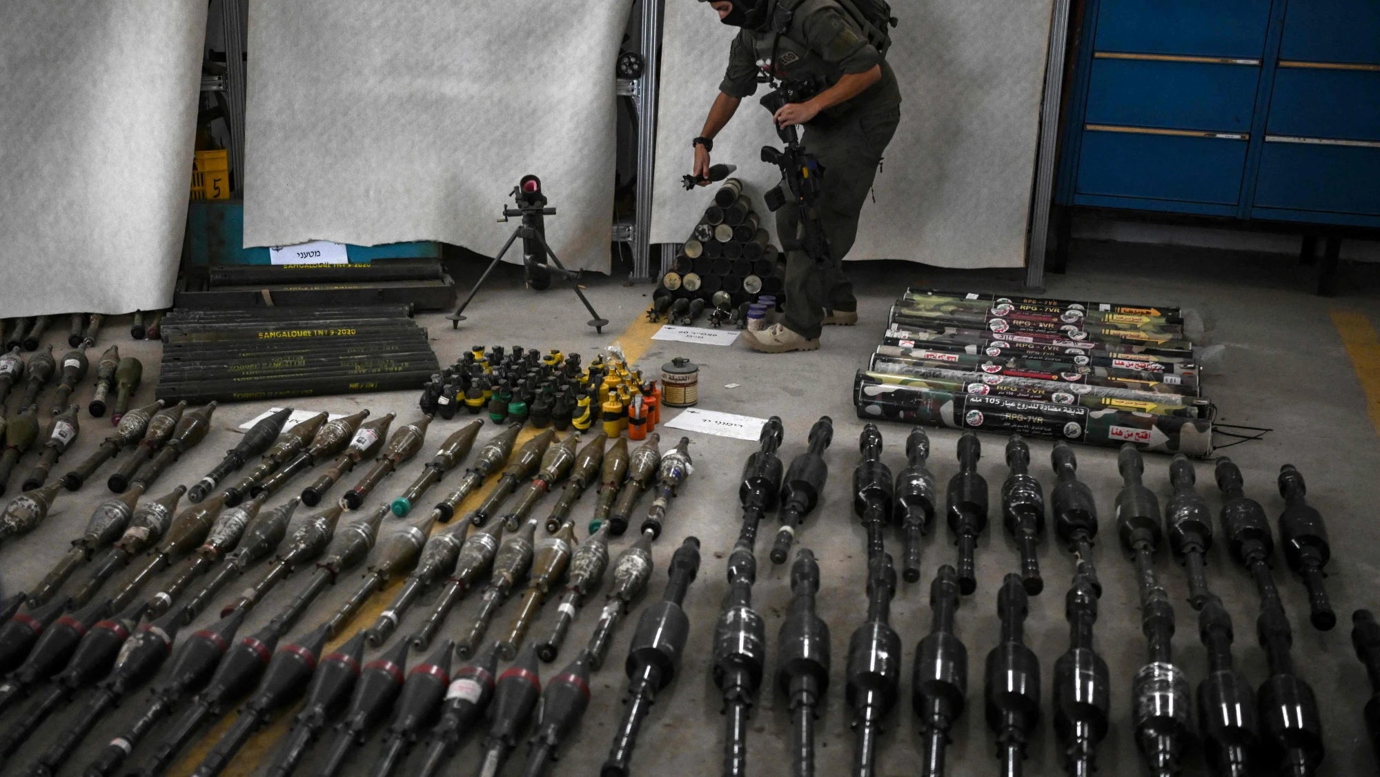 Israel muestra armas de Hamás que asegura proceden de Corea del Norte e Irán