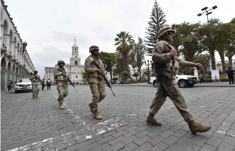 Gobierno de Perú declara el estado de emergencia en todo el país por 30 días