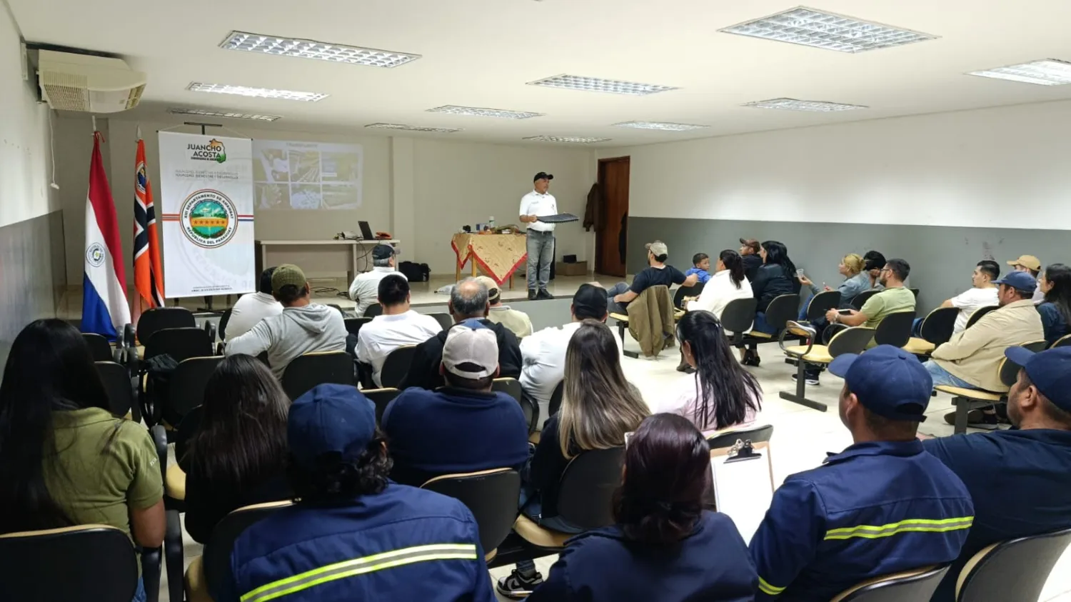 Productores de Amambay se capacitan en producción hidropónica para cosechar sin tierra