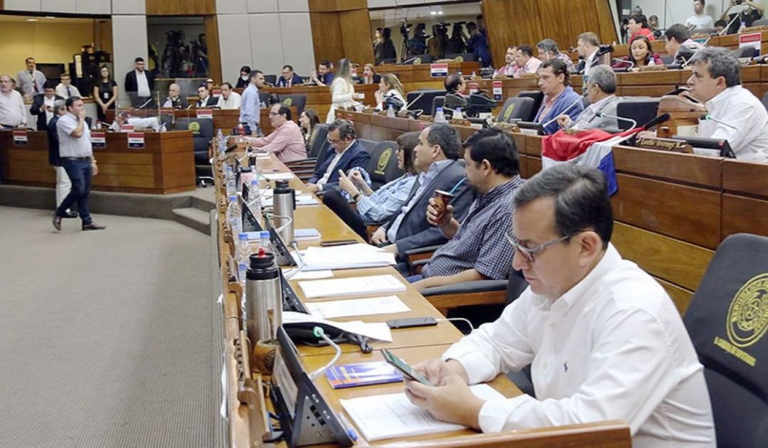 Diputados reanudarán esta tarde sesión para aprobar líbelo contra la fiscal general Sandra Quiñónez