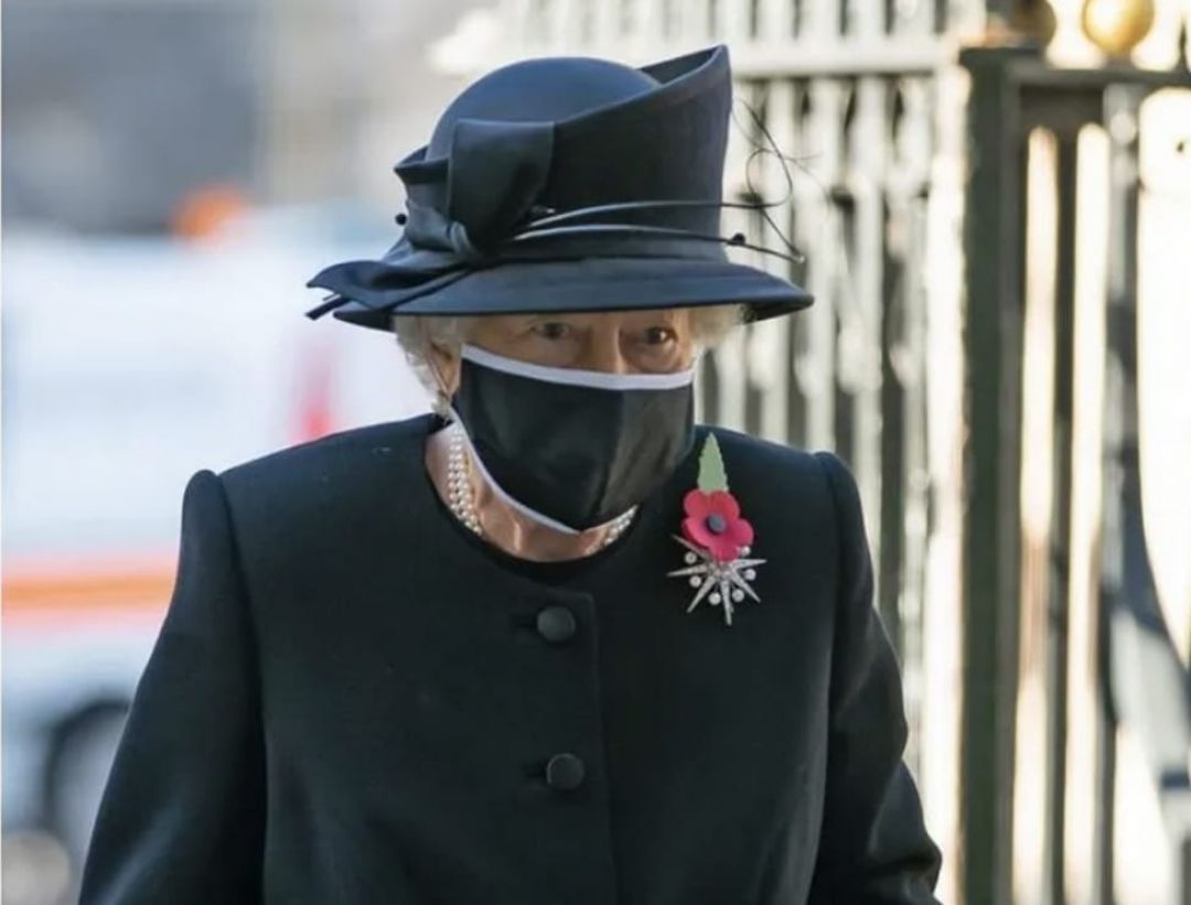 Reina Isabel II da positivo al Covid-19 