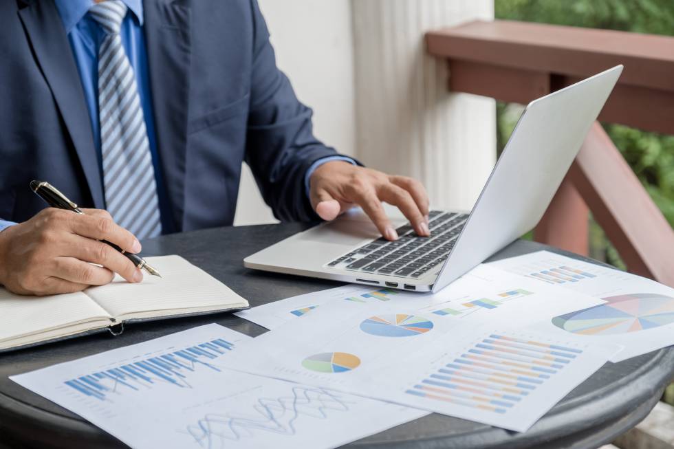 Semana laboral de 4 días reduce estrés y mantiene productividad, según estudio