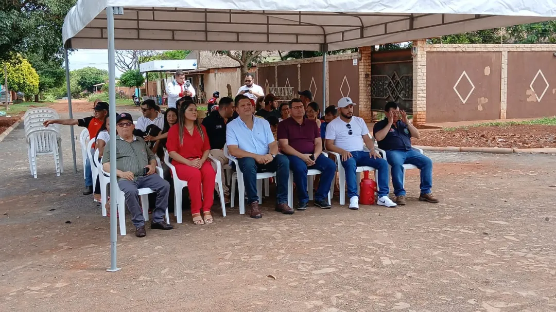 Juancho Acosta inaugura pavimento tipo empedrado en el barrio General Genes