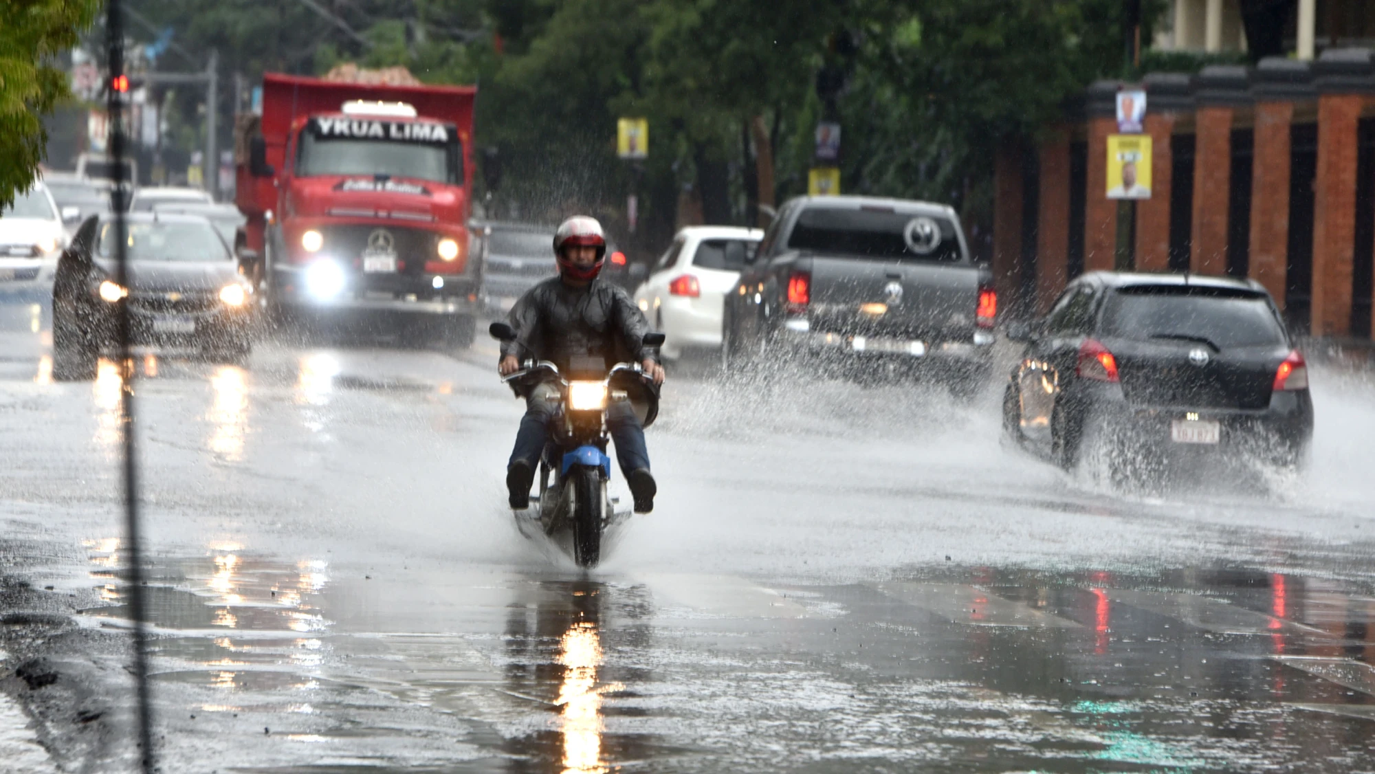 Miércoles lluvioso, con posibles tormentas y menos caluroso, prevé Meteorología
