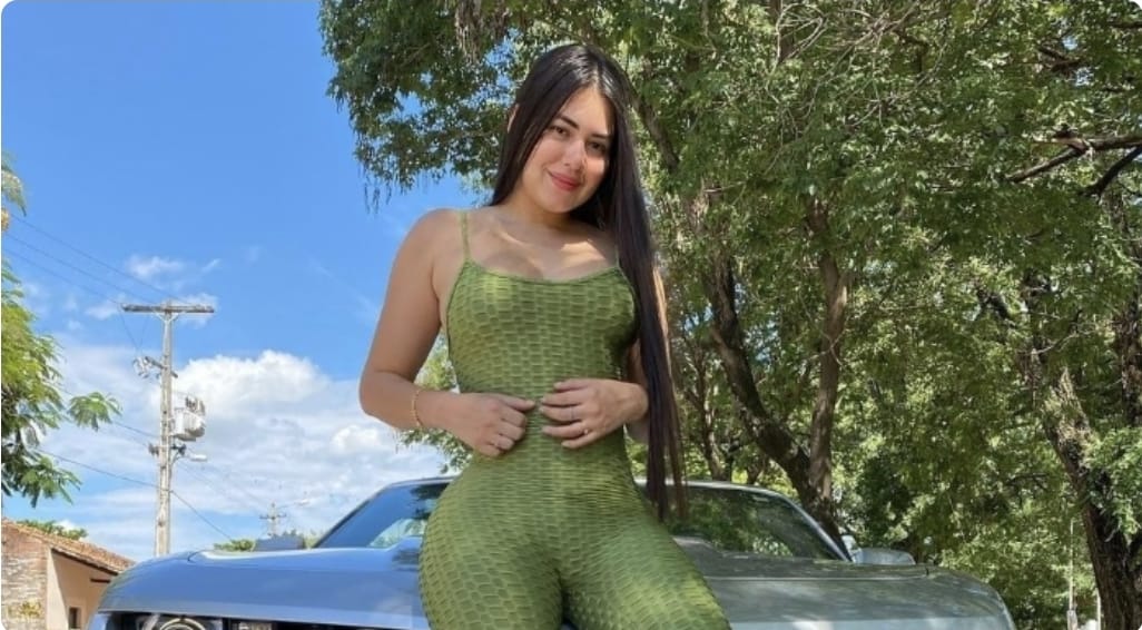 Laurys Dyva reparte regalos en escuela y madres le hacen la cruz