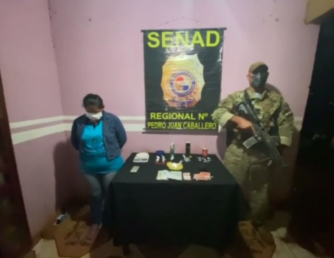 Senad detuvo a una mujer con cocaína y un puñal