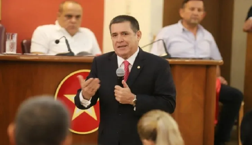 Horacio Cartes dijo que no renuncia a ANR y que ya tiene fondos