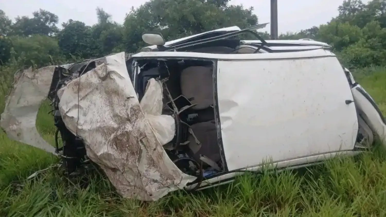 Dos policías mueren y una mujer resulta herida tras aparatoso vuelco en Yby Yaú