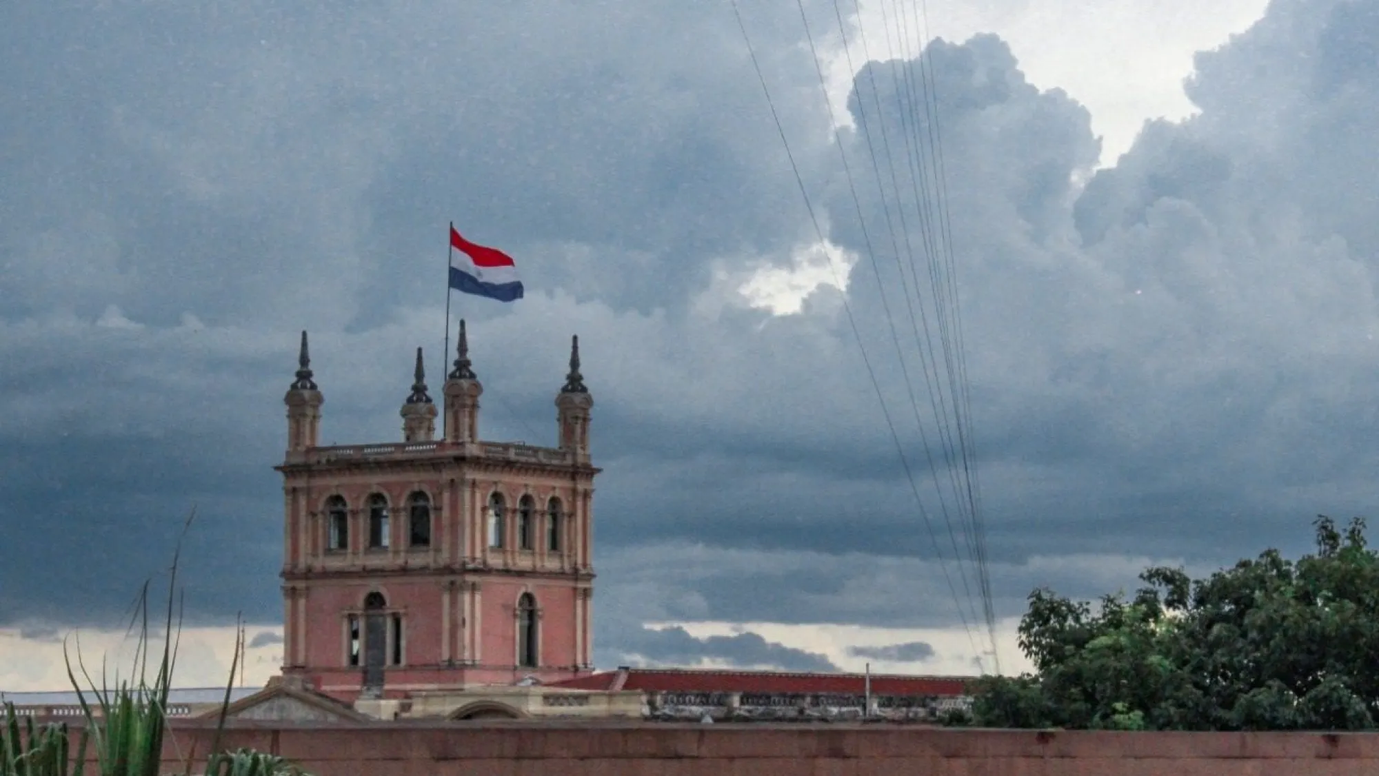 Martes cálido, con mucha humedad y lluvias en algunas zonas del país