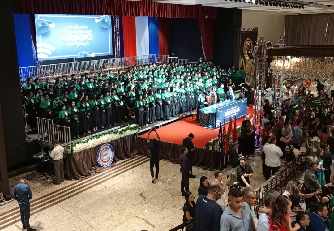 UCP-PJC: Más de 300 egresados participaron de la primera ceremonia de graduación de 2025