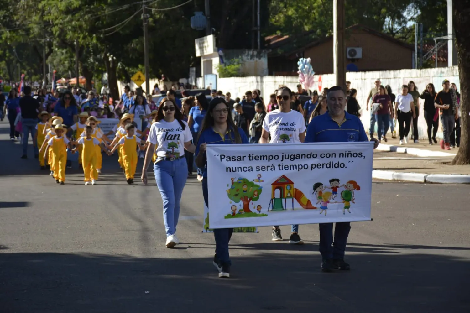 Desfile estudiantil de nivel inicial rindió homenaje a Pedro Juan Caballero y a los derechos del niño