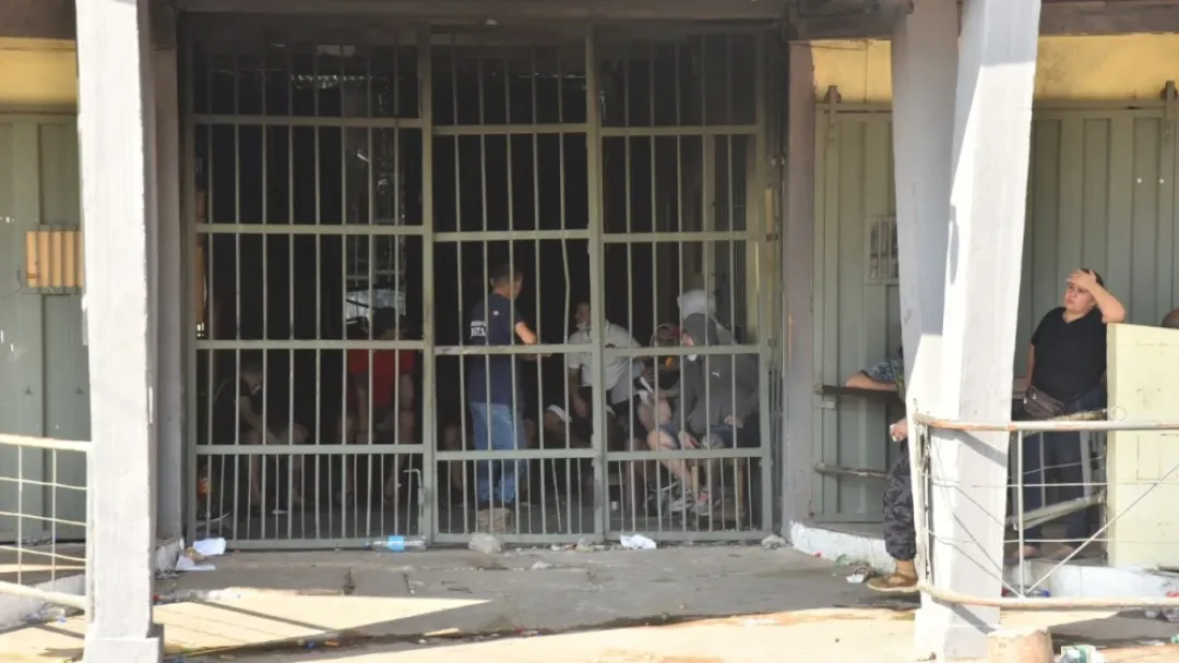 Pelea en la cárcel de Tacumbú deja dos reclusos heridos con cortes de armas blancas