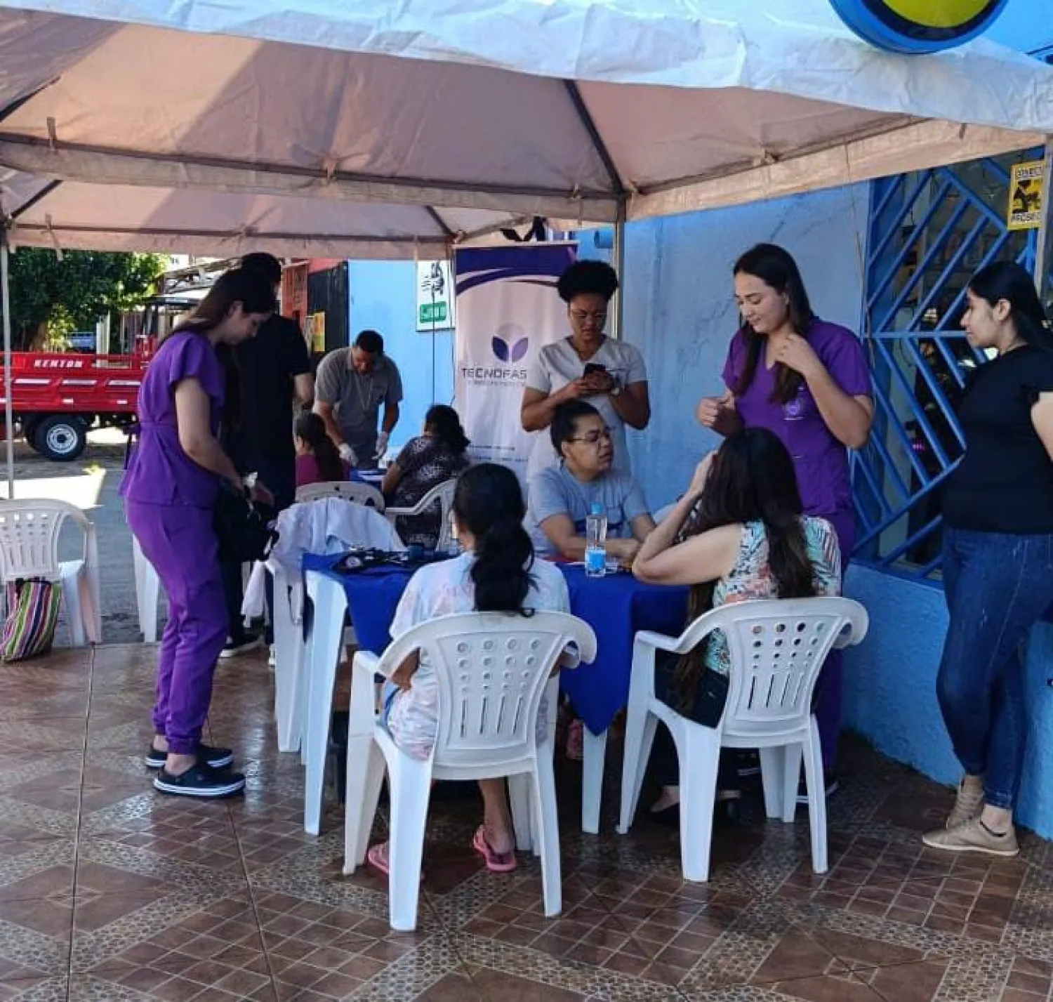 Farmacia Americana realiza control gratuito de glucosa y presión en Pedro Juan Caballero