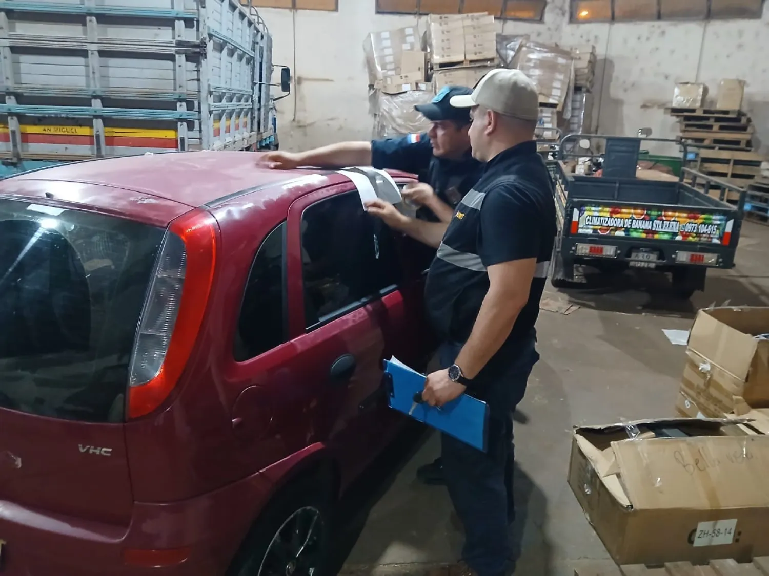 Incautan vehículo y teléfonos celulares de contrabando en Pedro Juan Caballero