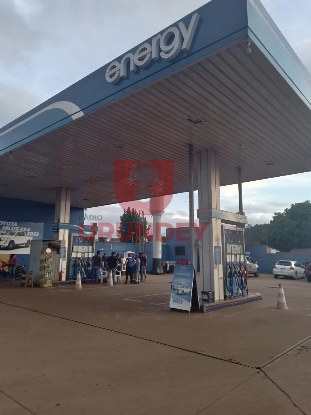PJC: Asaltante no logra robar en estación de servicios, abandona moto y huye a pie