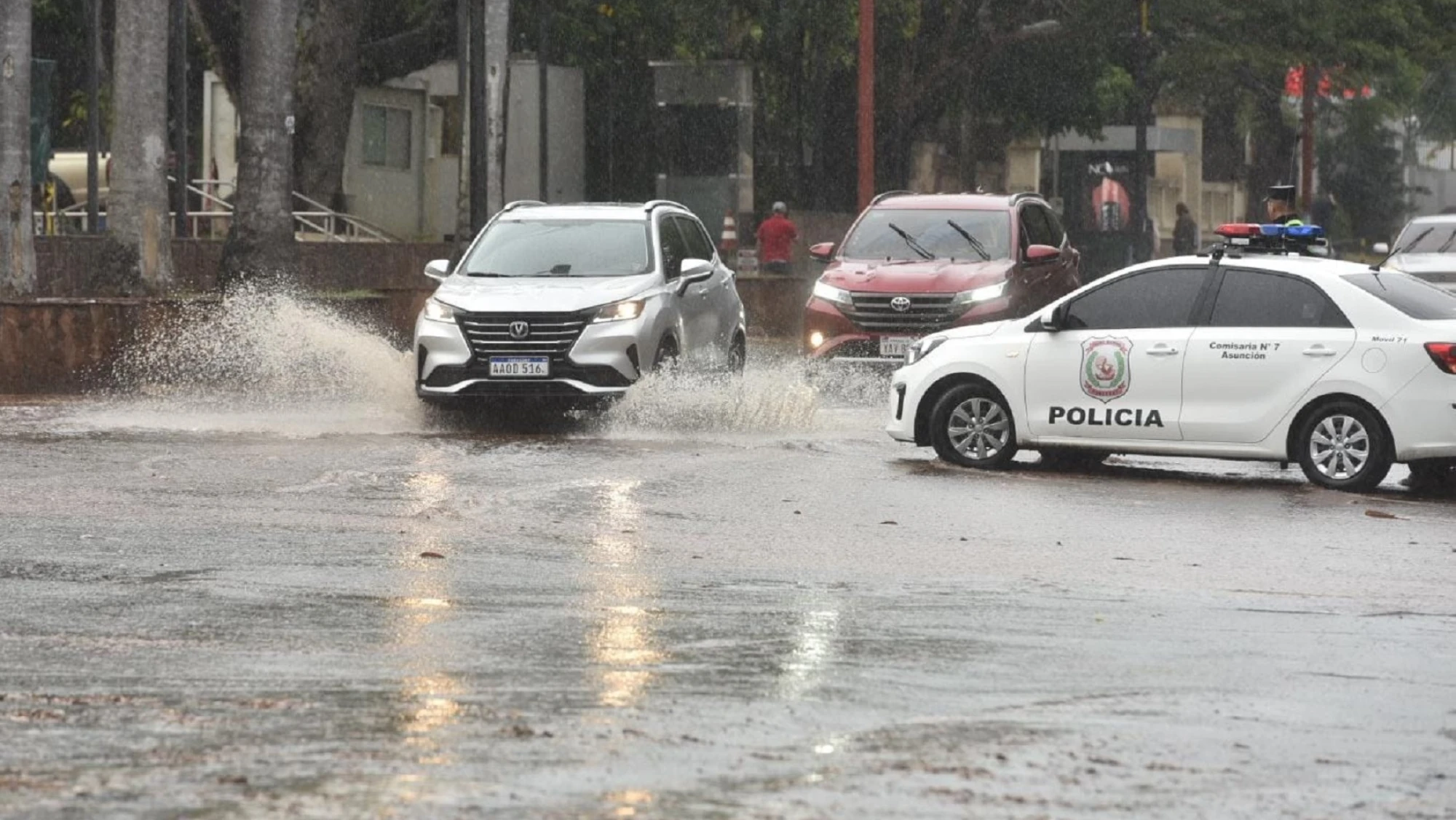 Lunes cálido y con lluvias intensas en 10 departamentos, pronostica Meteorología