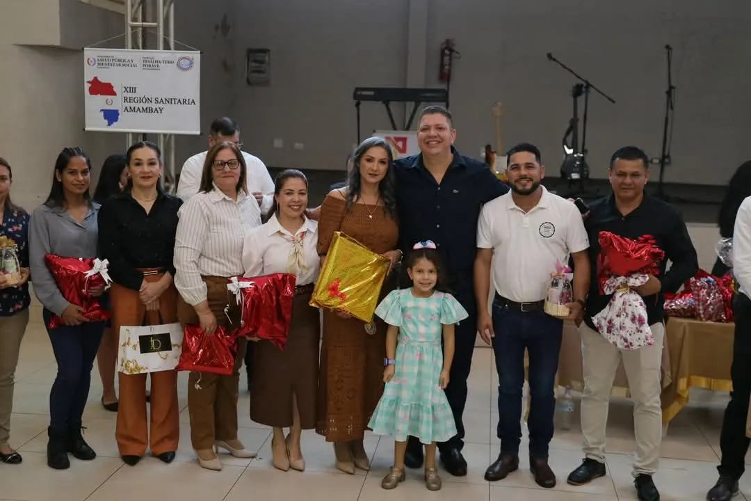 Gobernador de Amambay homenajeó a enfermeros y químicos en su día