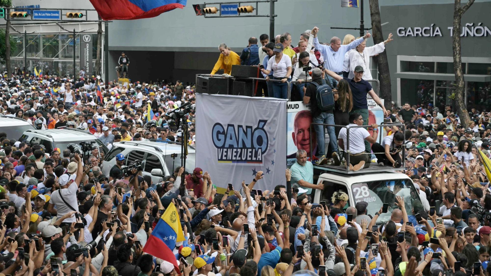 Las protestas contra Maduro ya dejan 12 muertos y 750 detenidos