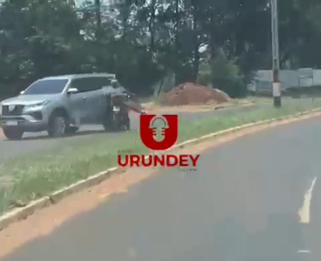 Motociclista perdió el control y chocó a camioneta